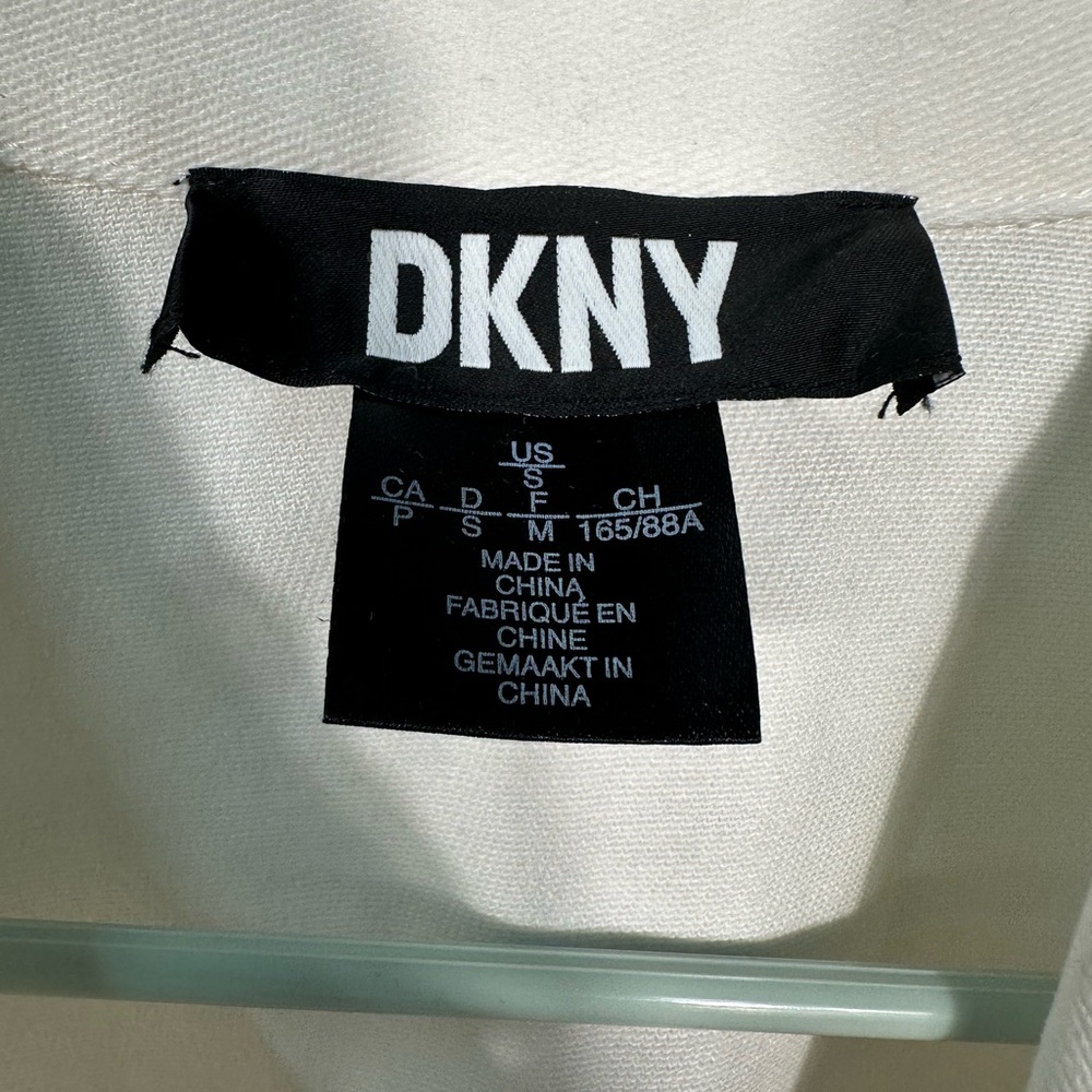 DKNY Women's Denim Cropped Button Up Jacket Size Small NWT - Picture 5 of 10